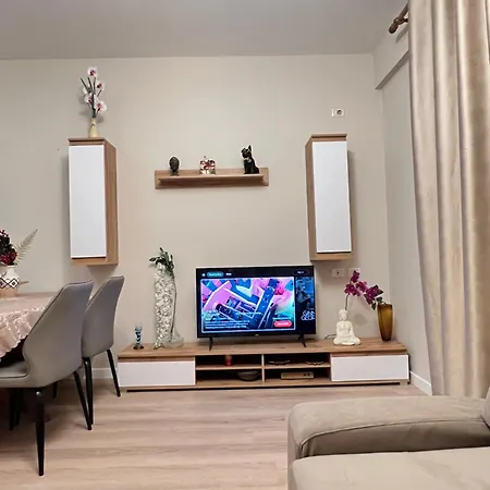 Urban Oasis Center 아파트 티라나
